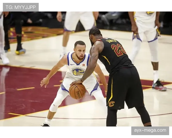 威斯布鲁克与库里挡拆对决提升突破效率差异明显